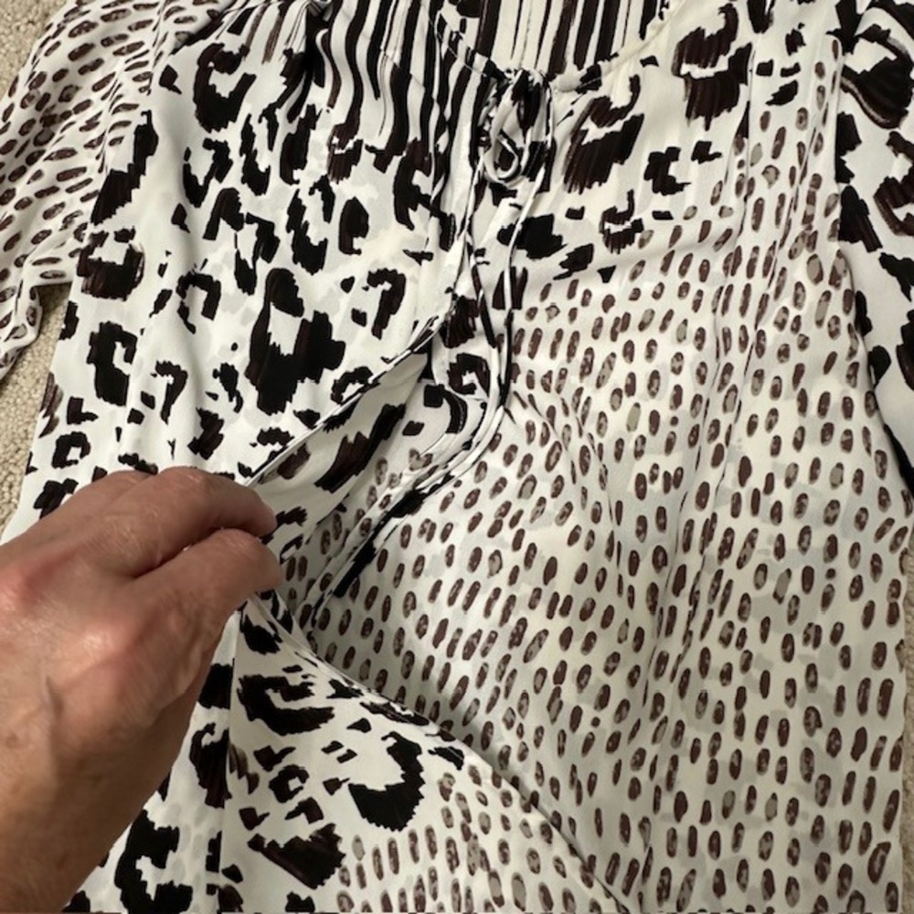 Cabi‎ XS Animal Print Blouse Top Tie Neck Long Sleeve Abstract White Black - Picture 7 of 15